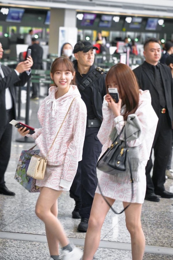 炎上 Akbの陰キャ美少女 鈴木絢音さん プラダ25万円バッグ愛用 炎上ｗｗｗ おとまと