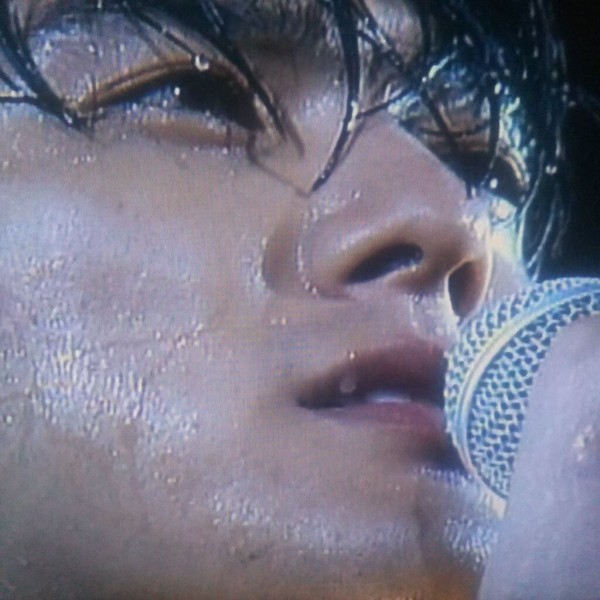 音楽性抜きにして 稲葉浩志 と 尾崎豊 どっちがイケメンだと思う おとまと