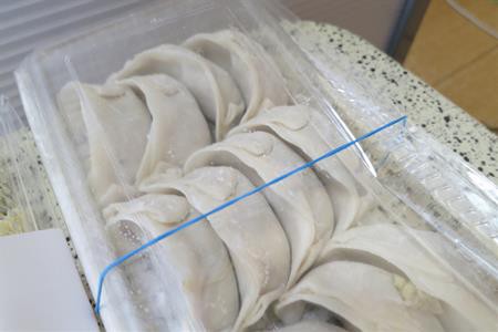餃子の王将の持ち帰り餃子の大きさをチェック 餃子の王将 生餃子を持ち帰りして 横浜で人気の餃子と食べ比べてみました