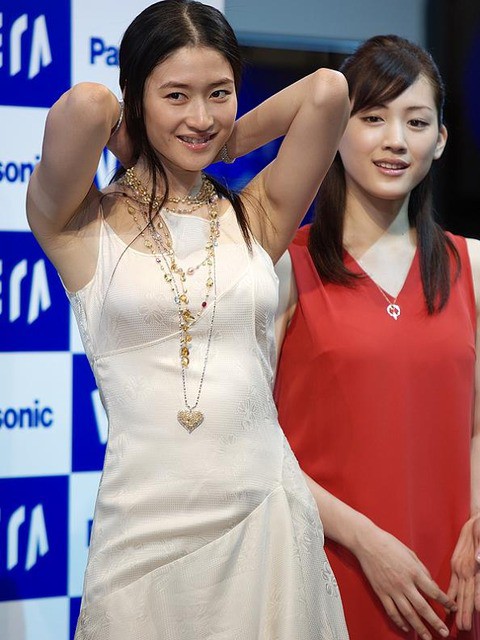 小雪のパンチラ 妊娠のウワサも ワキ画像 悩殺パンチラ ハリウッド 画像 動画