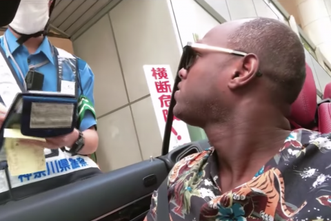 海外の反応 パンドラの憂鬱 海外 生まれる国を間違えた 交通違反の黒人男性が日本の警察の対応に大感動 パンドラの憂鬱2 海外の反応 パンドラの憂鬱 海外 生まれる国を間違えた 交通違反の黒人男性が日本の警察の対応に大感動 パンドラの憂鬱2