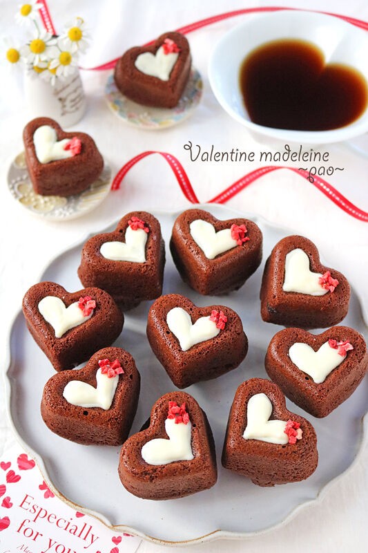 混ぜて焼くだけ簡単バレンタイン♪ダブルチョコハートマドレーヌ