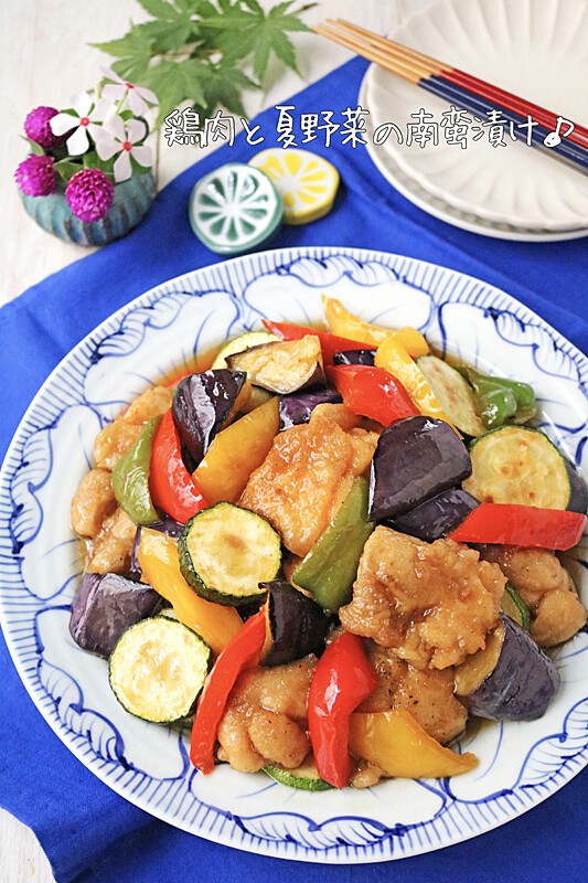 フライパンで簡単！一皿で栄養たっぷり鶏肉と夏野菜の南蛮漬け