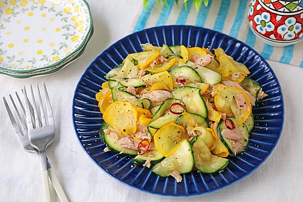 生でも美味しい！今が旬の夏野菜で作るズッキーニのツナマリネ