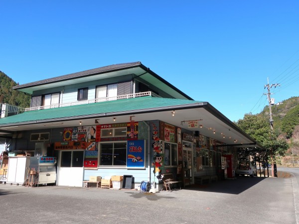 高知】 看板だらけ！山奥のレトロな食料品店 みどりや : BQ ～B-spot
