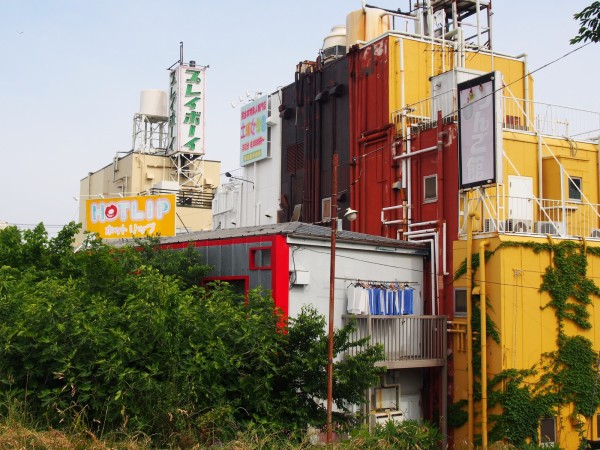 懐かしの街さんぽ・茨城 昭和の名車とワーゲンがぎっしり…茨城県の江戸崎商店街でホコ天