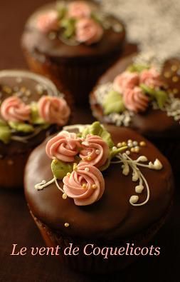 カップケーキにバラ ROSE CUPCAKE : フランス便り Soyez les BIENVENUS !