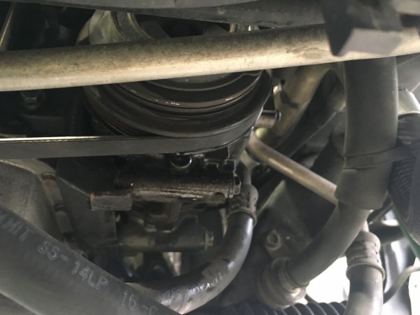 エアコンコンプレッサー交換 日曜ガレージ 駐車場