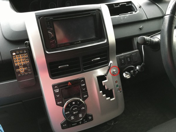 ７０ノア 後期 クルコン 実装 日曜ガレージ 駐車場