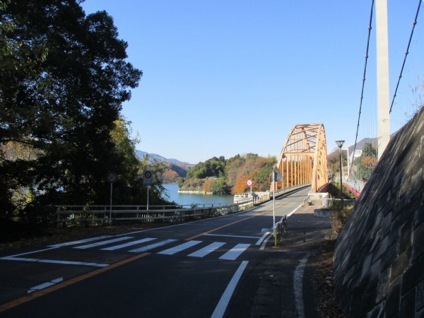 津久井湖の自然美と城山ダム 三井大橋を巡る 駅からハイキングに行ってきました