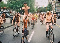 バイク ワールド ライド ネイキッド 裸で自転車に乗ろう！6月14日に世界中で行われた「ワールドネイキッドバイクライド」