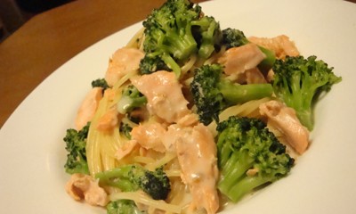 鮭とブロッコリーのアンチョビクリームソース パスタ デイズ