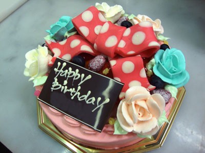 ピンクリボンの誕生日ケーキ 誕生日 記念日用にオーダーできるデコレーションケーキ