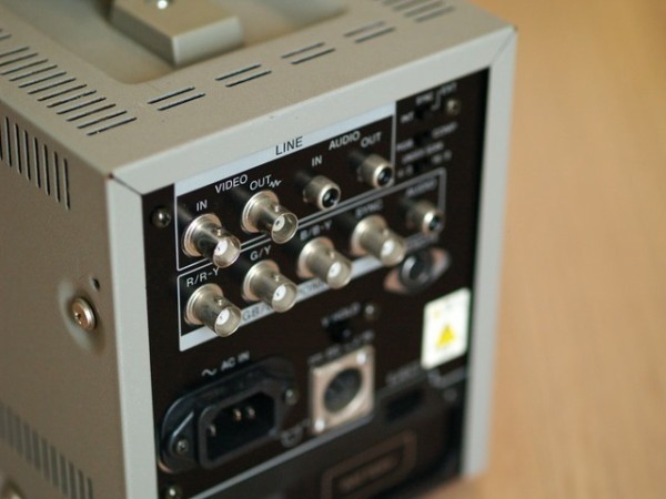 PVM-6041Q（6インチブラウン管モニター） : 小さいって事は・・・