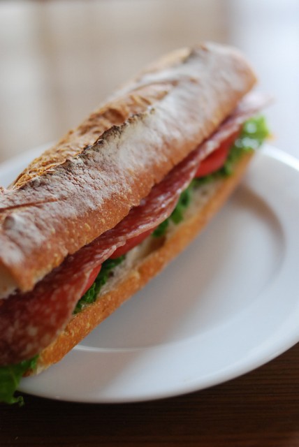 イタリアサラミのバゲットサンド Pekohara Log ぺこはらログ