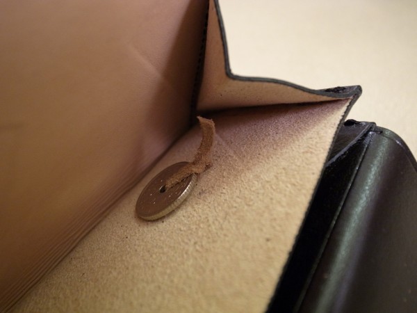 ハンス・オスター 黒革小銭入れ : スティログラフィカ