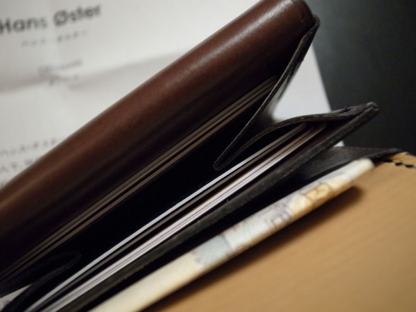 ハンス・オスター 茶革小銭入れ : スティログラフィカ