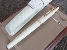 新品 PILOT 万年筆 レディホワイト サクラ / モミジ ペンケースセット PILOT（文具） PILOT 万年筆 レディホワイト サクラ / モミジ