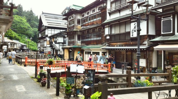 銀山温泉の街並み 16 夏 Manchotののんべんだらり