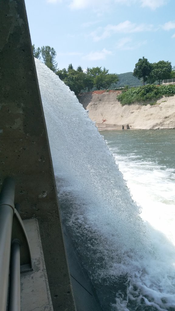 岩手県西和賀町 湯田ダム と 湯田貯砂ダム Manchotののんべんだらり