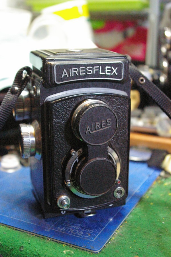 【整備済・完動美品】二眼レフカメラ　アイレスフレックス　です。 アイレス Aires アイレスフレックス AIRESFLEX Model IV / Coral