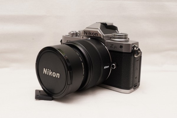 Nikon (ニコン) NIKKOR Z 40mm F2 社外フード付き JJC Nikon NIKKOR Z 40mm f/2 (SE)、NIKKOR Z 40mm f/2、NIKKOR