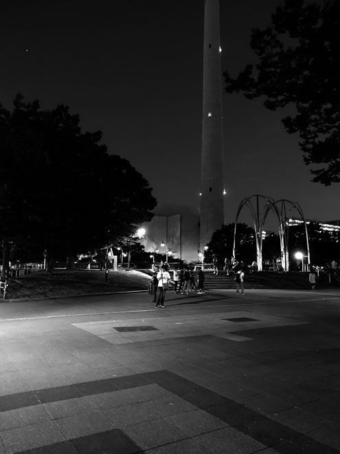 夏の夜の公園 記憶の中に