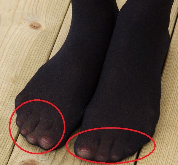 黒タイツ徹底考察 つま先のスケ感 ピエニン フェティッシュ研究所