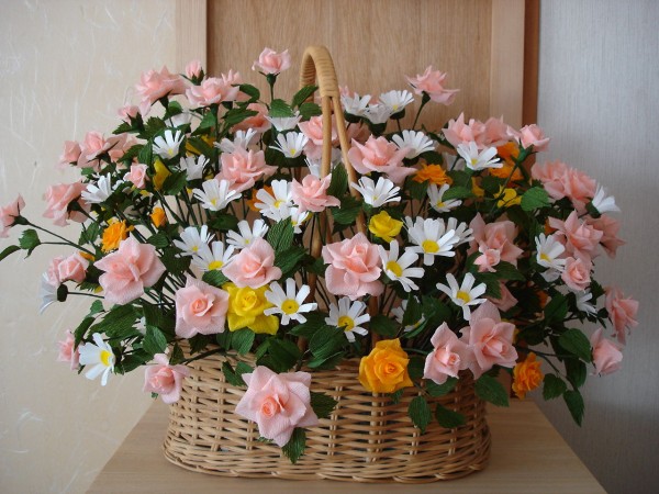 簡単に作ってきれいに飾る バラのペーパーフラワー作り方 とアレンジ ピノ子の庭