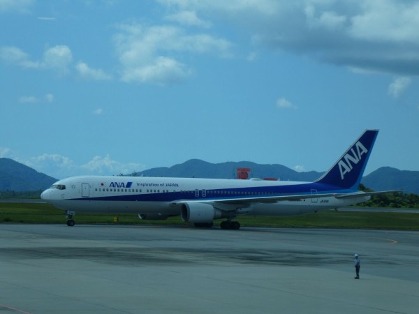 ANA Aviationtag B767 事故経験機 コンビ色 ANAボーイング767-300 w/ウイングレット`B767就航40周年` (プラモデル