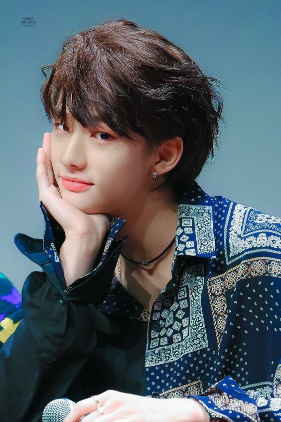 SK2569：Hyunjin(ヒョンジン)】／Stray Kids 写真L版（noon. on
