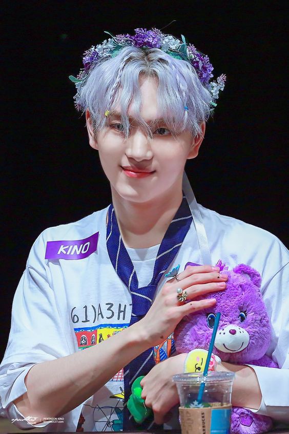 pentagon ペンタゴン　キノ　KINO プリント写真　pose FZKXU2PakAAhEx5.jpg