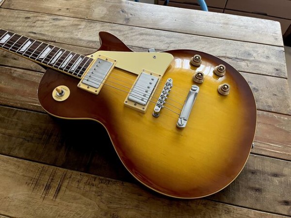 Photogenic ゴールド レスポールスタイル front.png