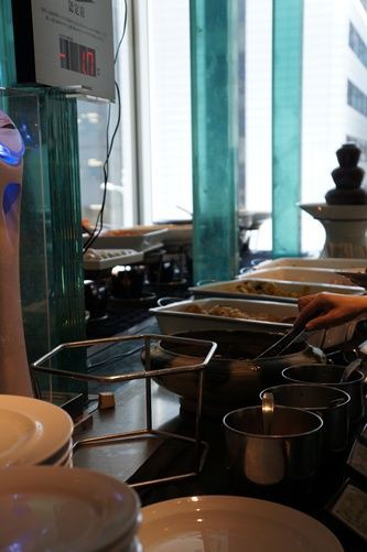 Old Man S Un 丸の内でビュッフェランチ ねことキッチンで暮らす