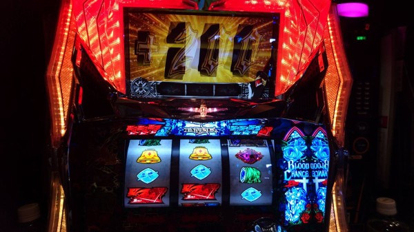 パチスロblood ２ フリーズか1000g引けないとマジで無理ゲーじゃないか 女王血戦は２段階継続抽選の模様 パチスロちょいまとめ