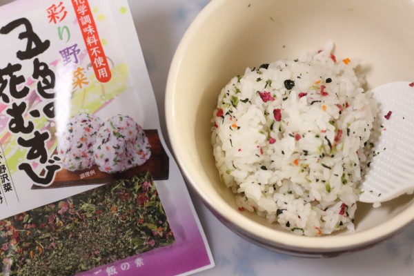 弁当記録 娘の好きなふりかけ 五色の花むすび ぽかぽかびより レシピ 作り方 コツ Powered By ライブドアブログ