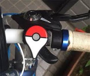 ポケモンgo チャリ乗りで ポケモンgoplusを使う場合 スマホには自転車用ホルダー必須 ポケットインじゃ距離稼げないぞ ポケモンgo速報まとめ