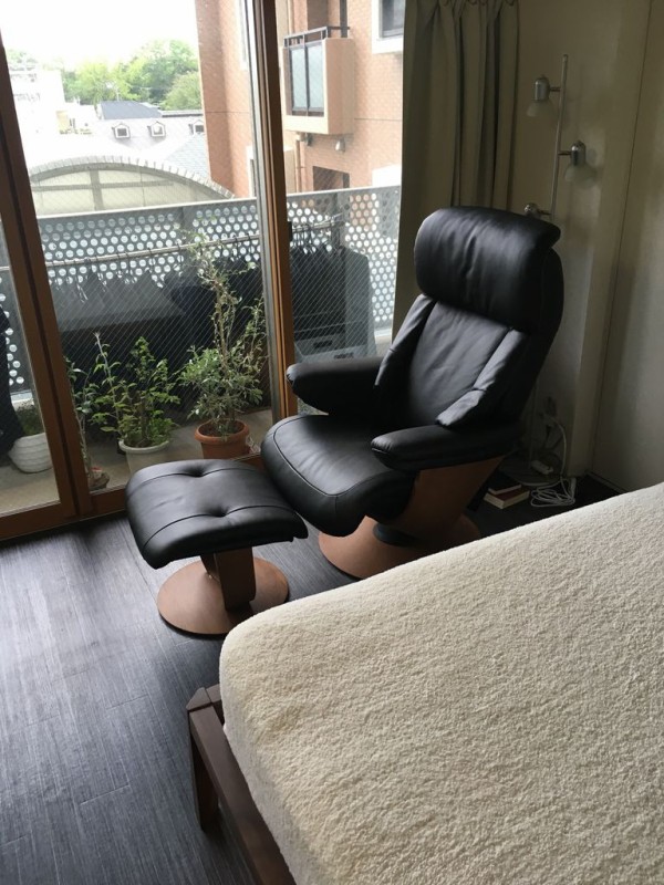 カリモクの高級リクライニング The First ザ ファースト 到着 西川口ひろし