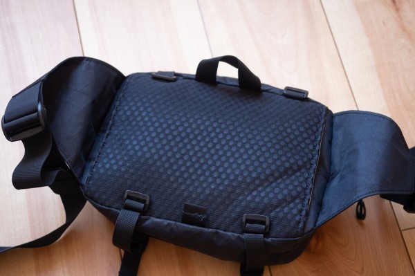 アクセサリー *SWIFT INDUSTRIES* ardea pack black SWIFT INDUSTRIES* ardea pack (ecopak/black) - BLUE LUG