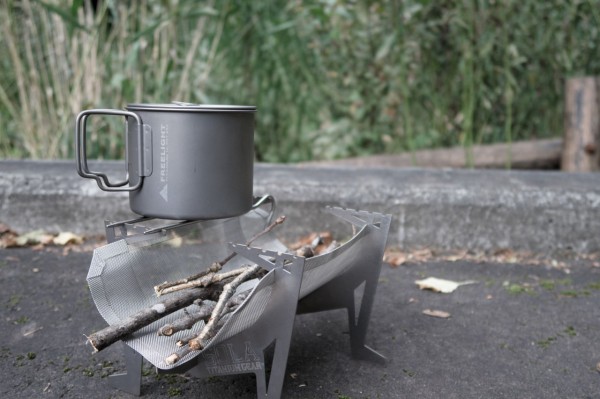 U.L.なスーパー焚火台 ～ SOLA TITANIUM GEAR /Super Naturestove#1 : 山に野に川に呑みに