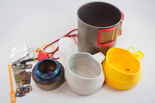 軽量山ご飯セット ～ EVERNEW チタンカップ760FD (EBY270R) : 山