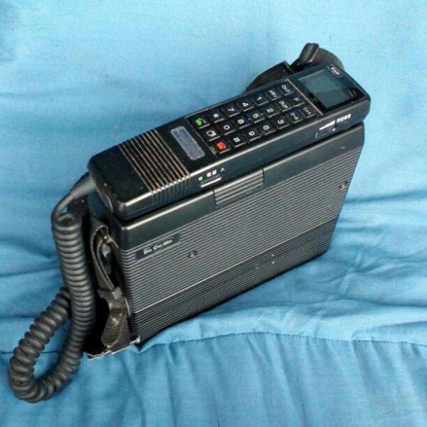 自動車電話 今日は何の日 12月3日 昭和54年（1979年）世界で始めて 電電公社が