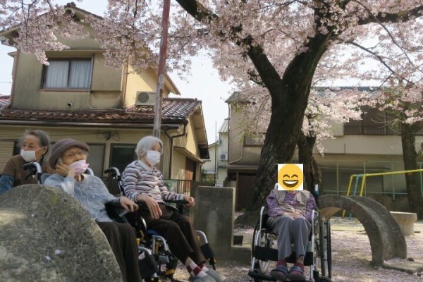 お花見 サービス付き高齢者向け住宅 はっぴーらいふ箕面