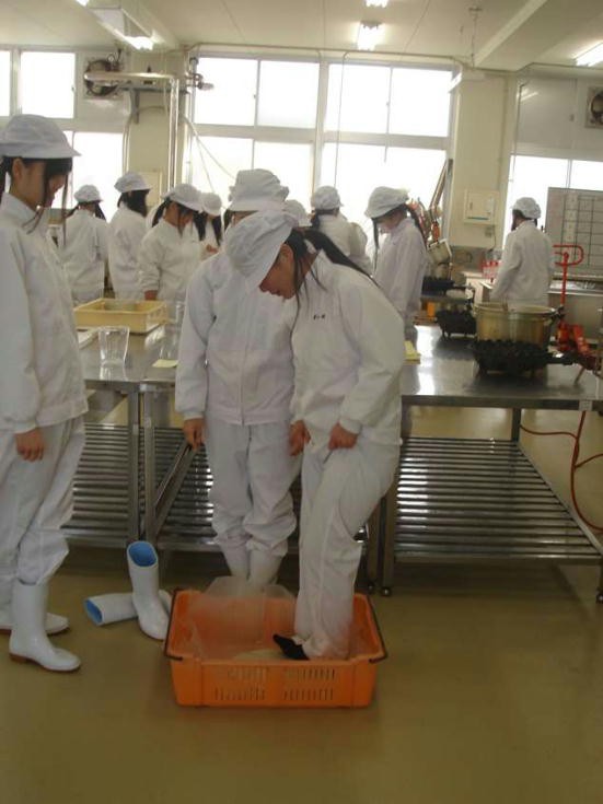 国内より ある農業高校女子生徒の実習風景 丸太いずみの医療 フェチ 女装時々sm