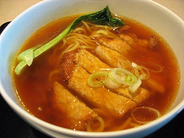 広島空港 で パーコーメン（排骨麺） : 呉のメバル師
