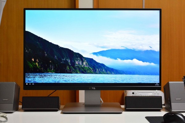 セパレートという新提案？デスクトップ環境にシアターシステム導入