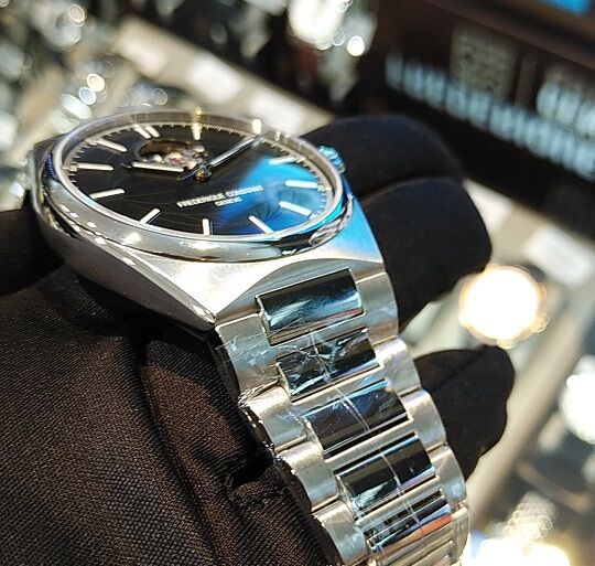 フレデリック・コンスタント ハイライフ ハートビート ハイライフ ハートビート】曲面を活かしたラグスポ【フレデリック