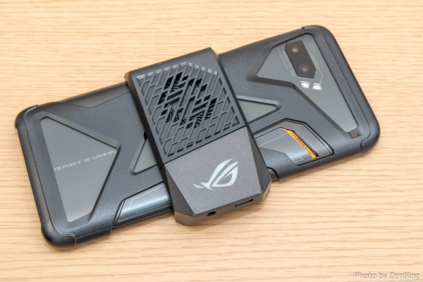 その安い「ASUS ROG Phone II」もしかしてテンセント版じゃないですか？国内版とのデザインや付属品を比較 :  ASUS好きのZenBlog（ゼンブログ）