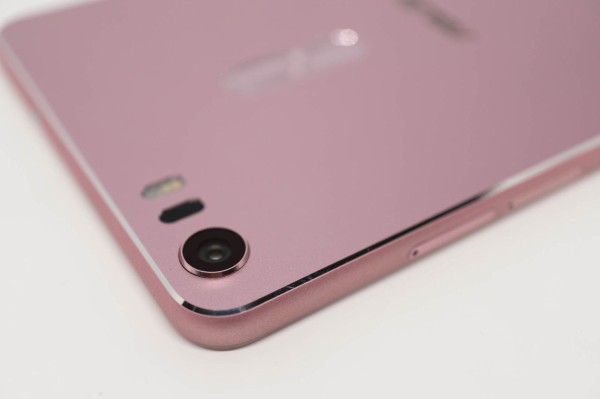 ウルトラなあいつがやってきた！「ZenFone 3 Ultra ZU680KL」フォト