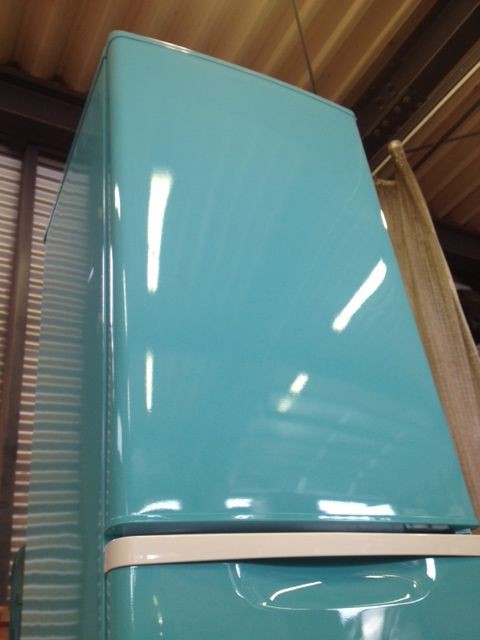 クラシックなレトロデザインの冷蔵庫に大変身 おしゃれ なカラー